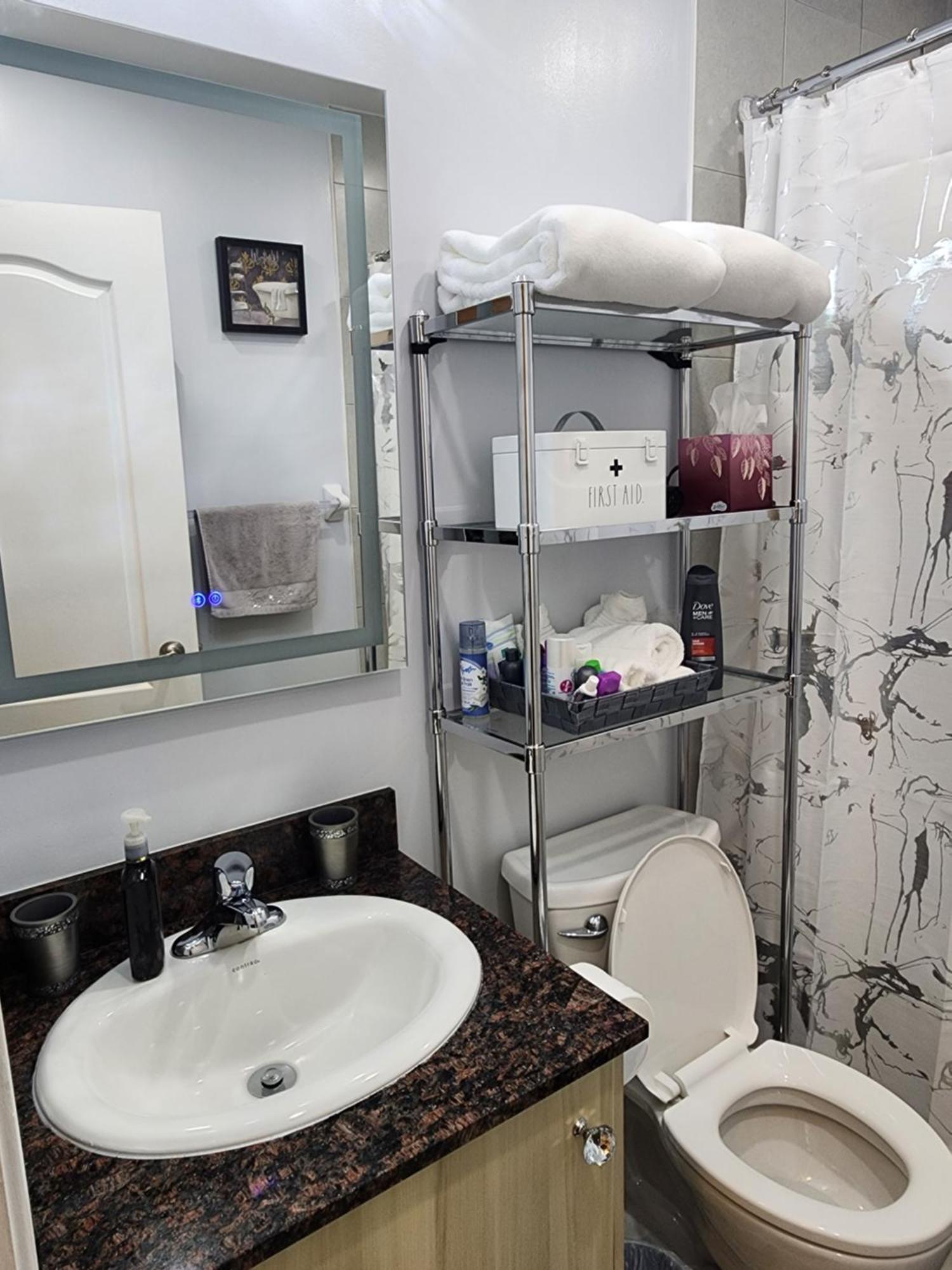 Beautiful Townhouse Near Yorkdale Mall, Wilson Subway Apartment Toronto Luaran gambar