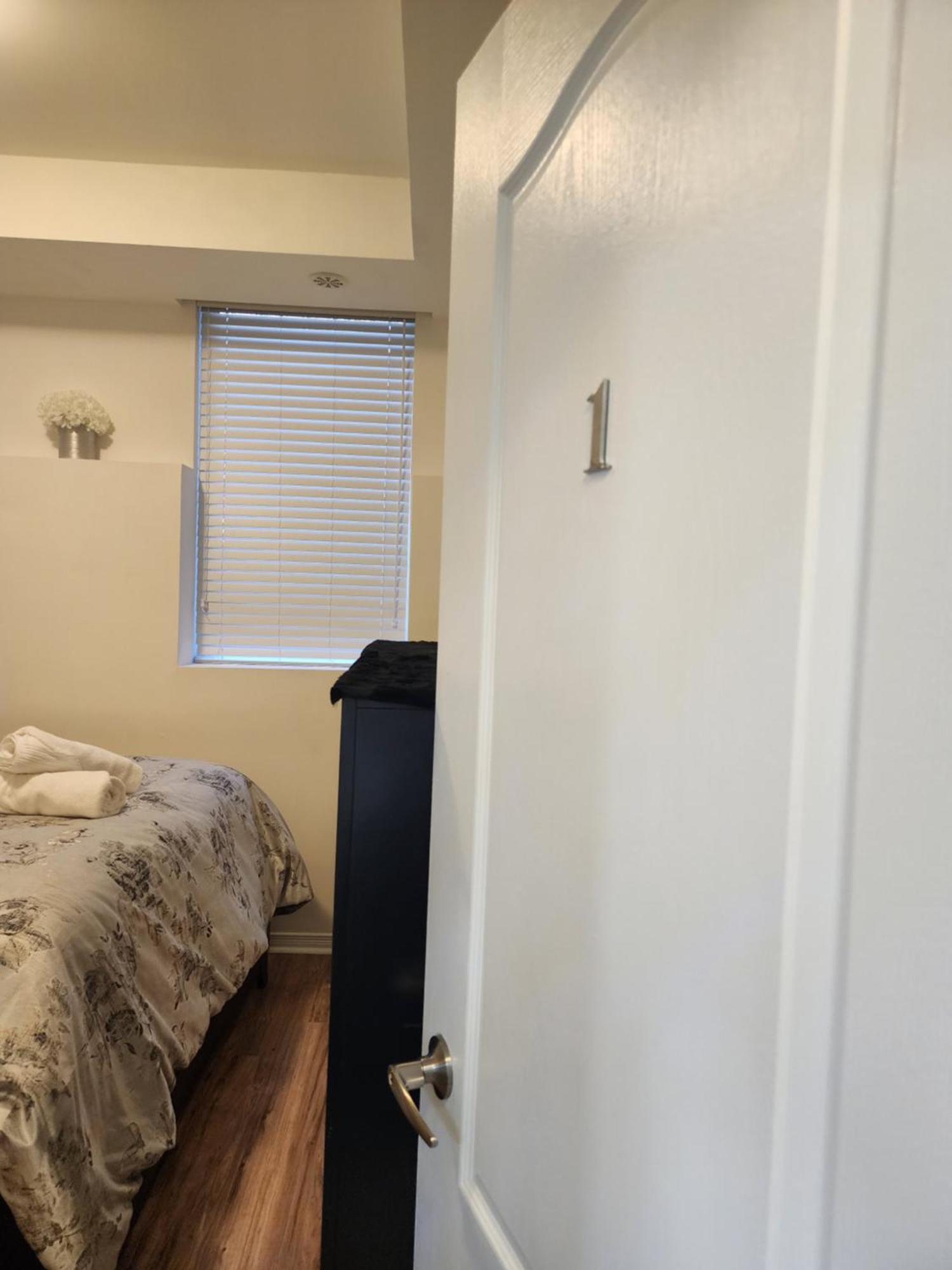 Beautiful Townhouse Near Yorkdale Mall, Wilson Subway Apartment Toronto Luaran gambar